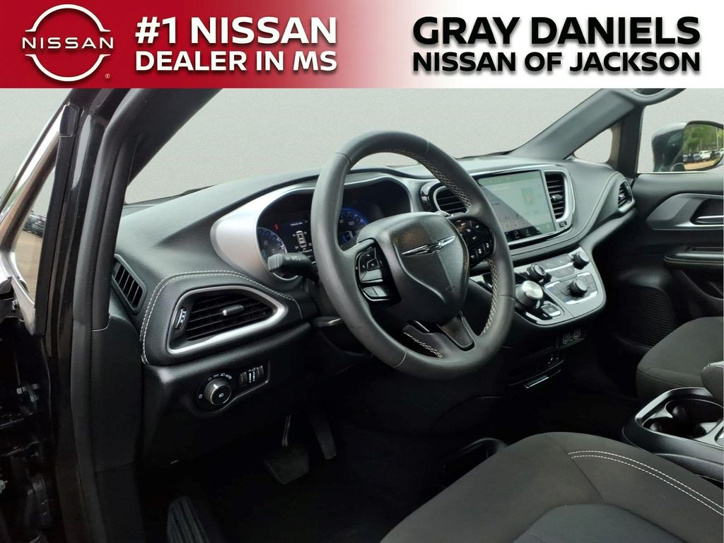 Used 2022 Chrysler Pacifica Van