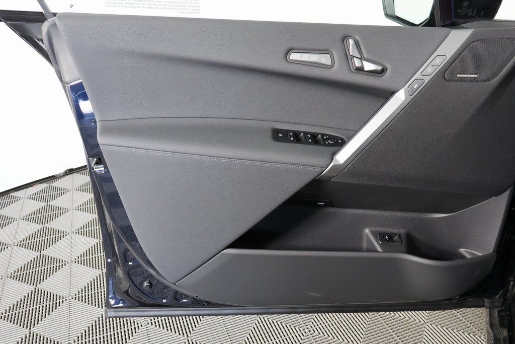 Thumbnail: 2026 BMW iX - 7