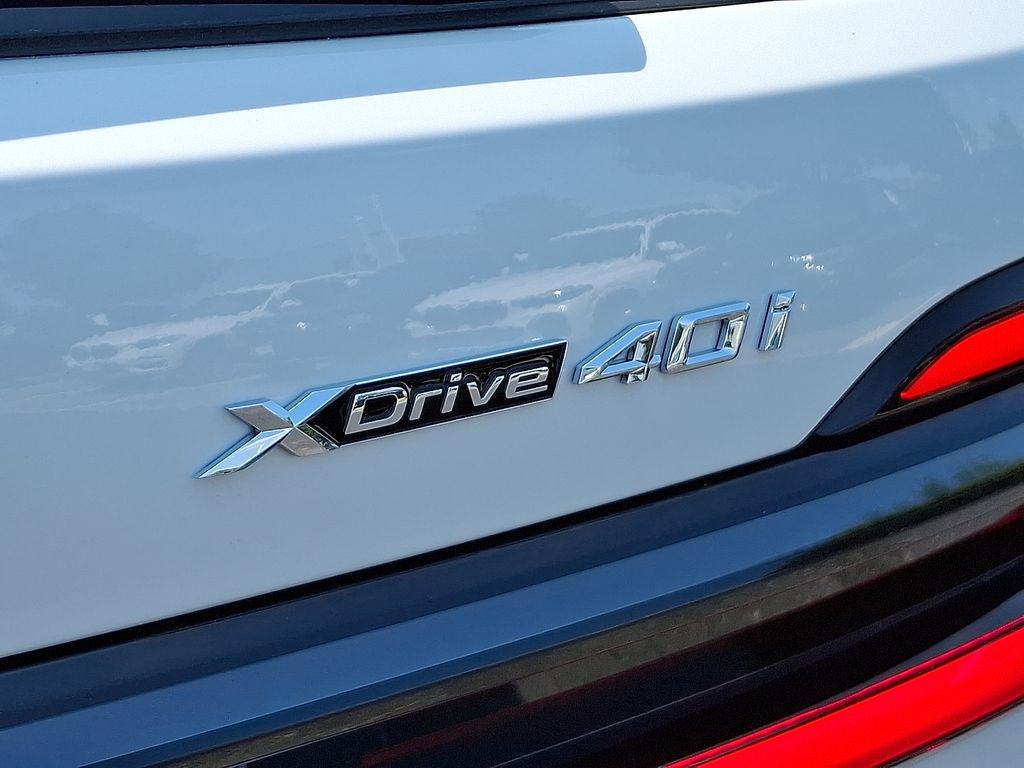 Thumbnail: 2026 BMW X7 - 12