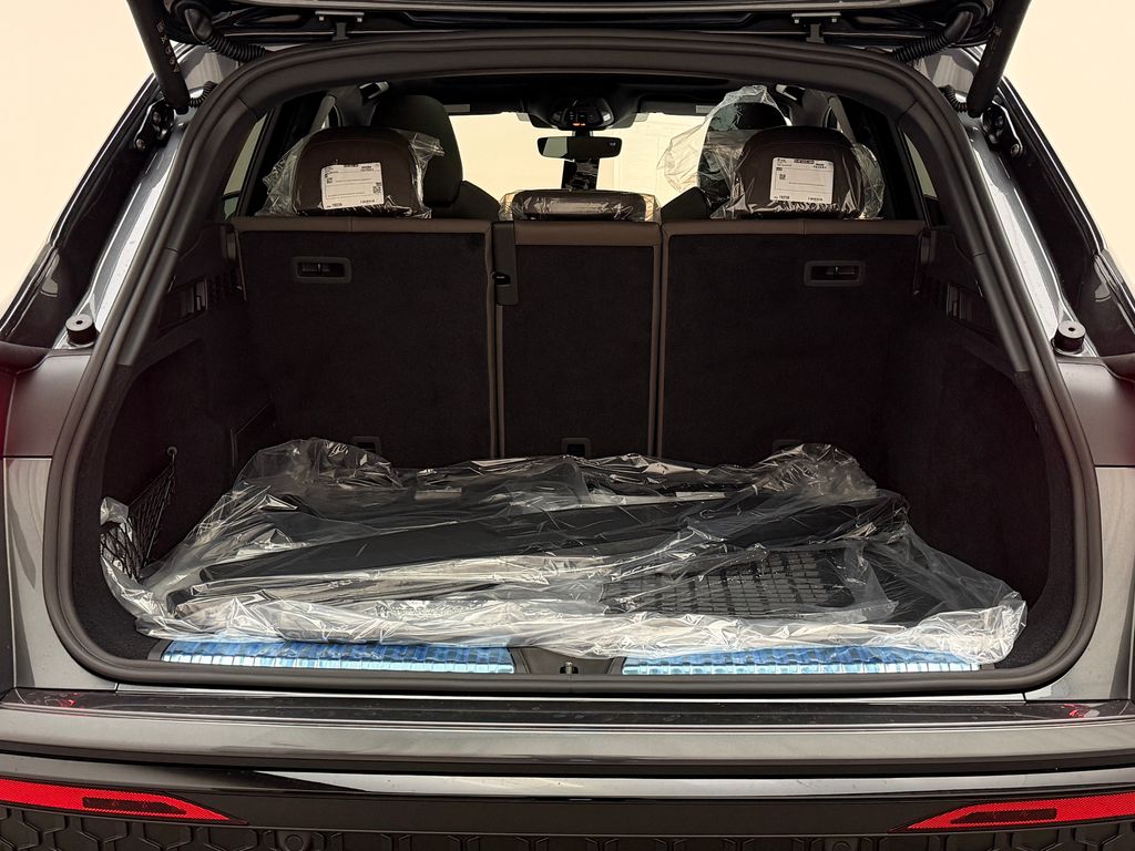Thumbnail: 2026 Audi Q5 - 14