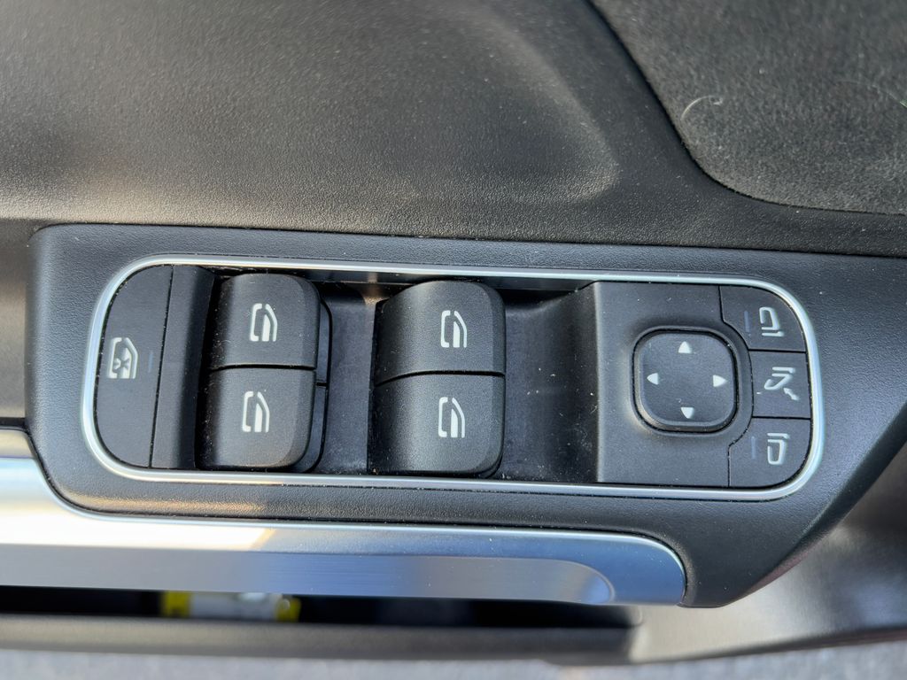 Thumbnail: 2020 Mercedes-Benz GLB - 29