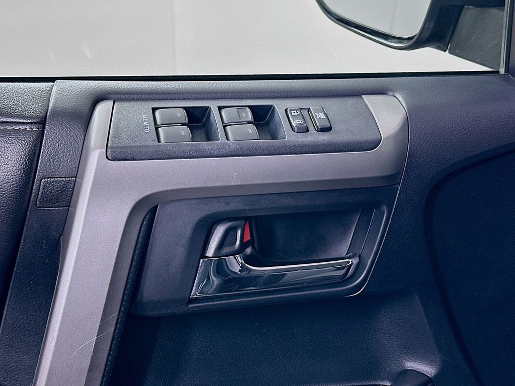 Thumbnail: 2015 Toyota 4Runner - 18