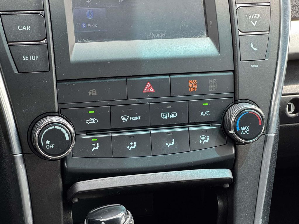 Used 2015 White Toyota SE image 19