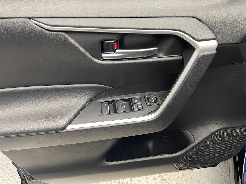 Thumbnail: 2025 Toyota RAV4 - 9