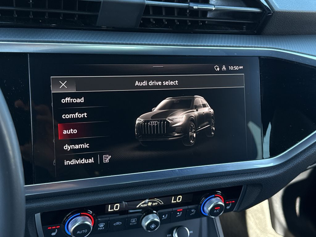Thumbnail: 2023 Audi Q3 - 27