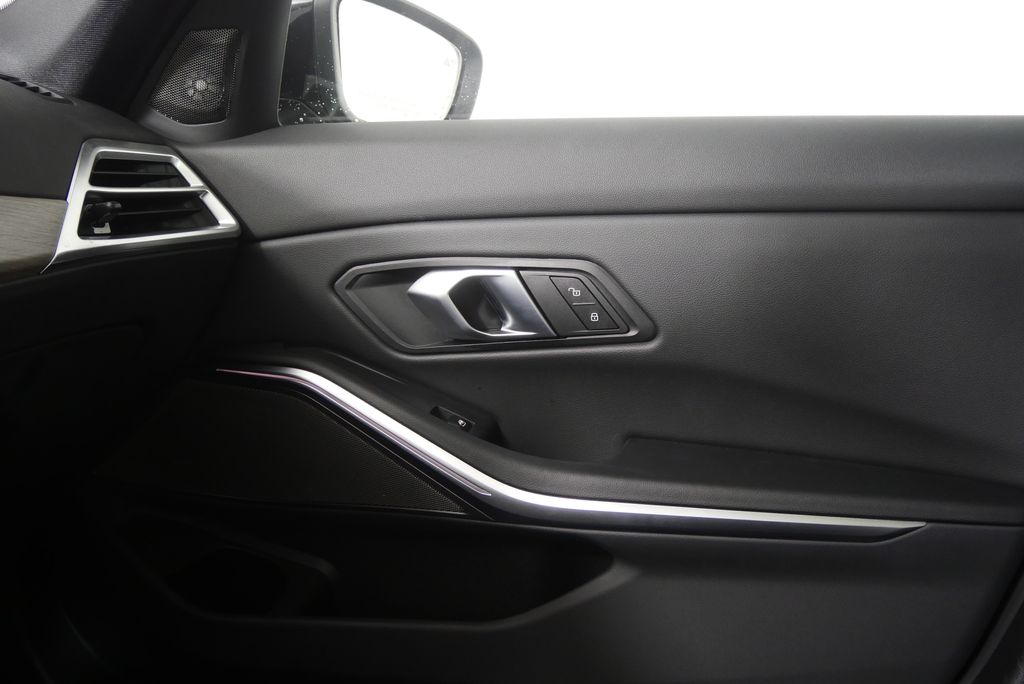 Thumbnail: 2025 BMW 3 Series - 24