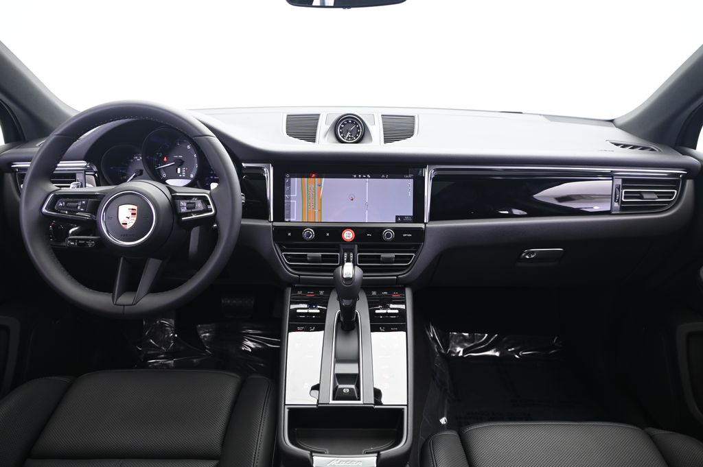 Thumbnail: 2026 Porsche Macan - 31