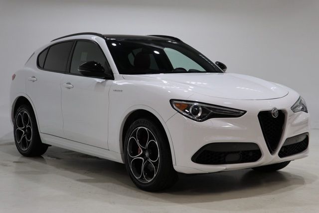 Alfa White 2023 Alfa Romeo Stelvio Veloce AWD SUV / Crossover All-Wheel Drive 8-Speed Automatic