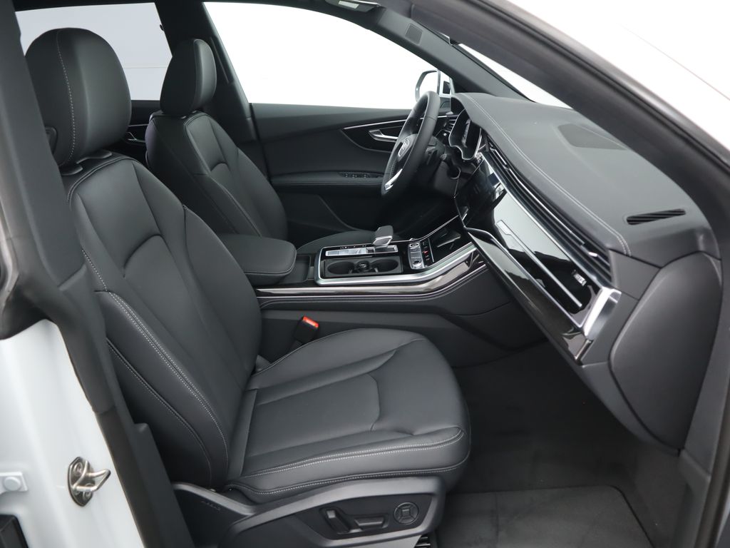 Thumbnail: 2025 Audi Q8 - 22