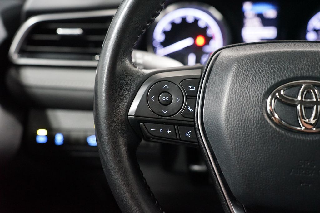2019 Toyota Camry SE 14