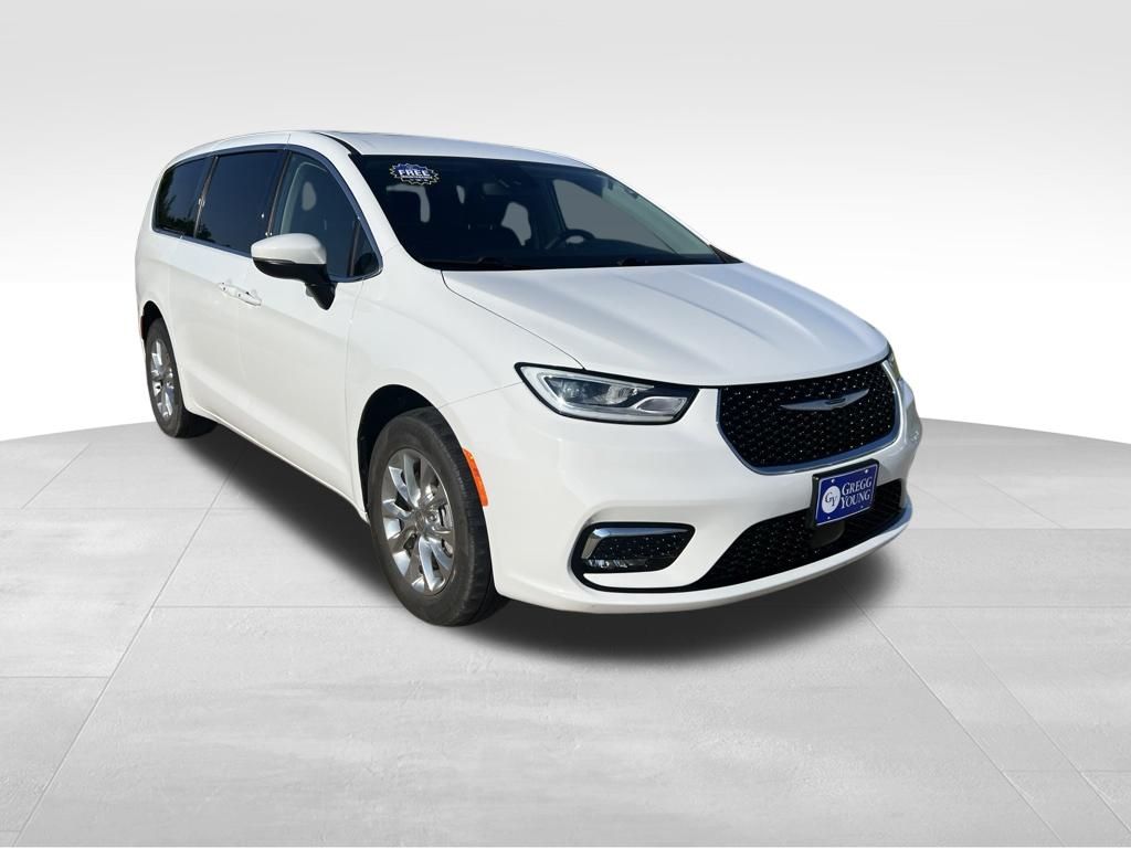 Used 2023 Chrysler Pacifica Van