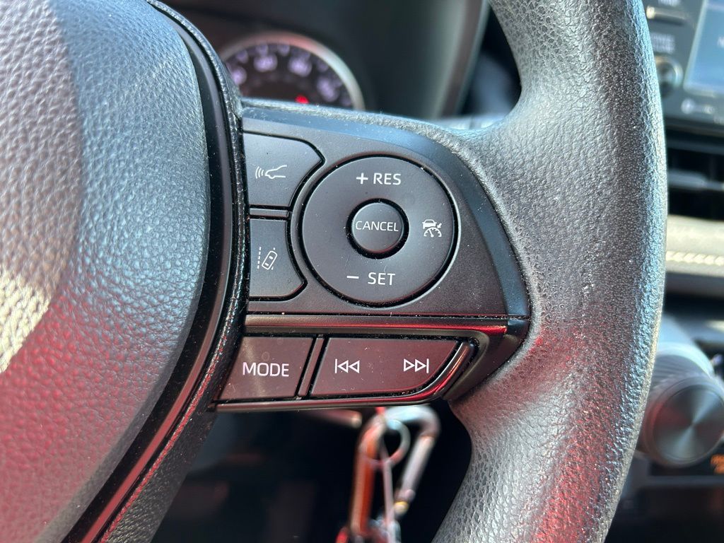 Thumbnail: 2021 Toyota RAV4 - 18