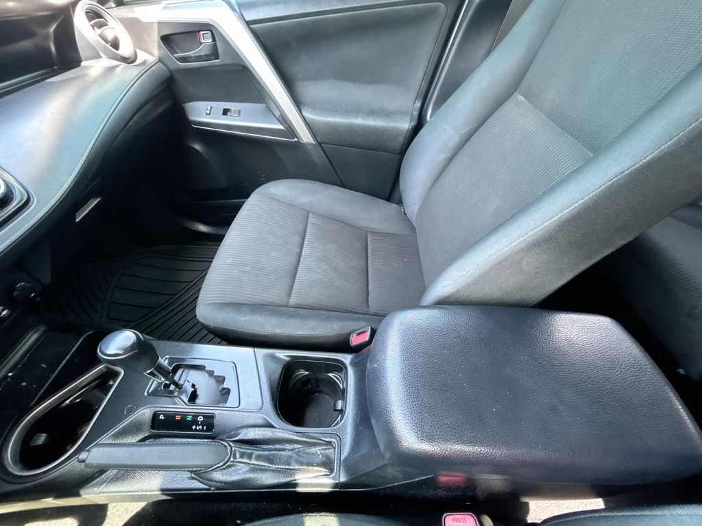 Thumbnail: 2018 Toyota RAV4 - 26