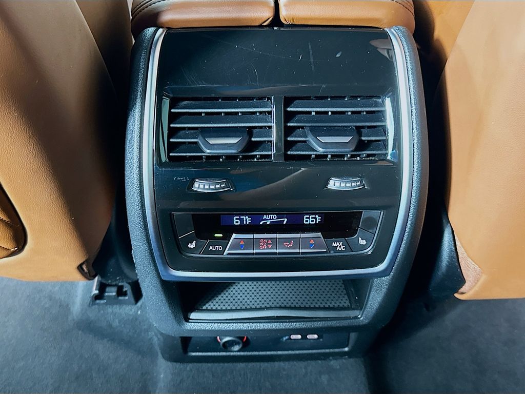 Thumbnail: 2024 BMW X7 - 26