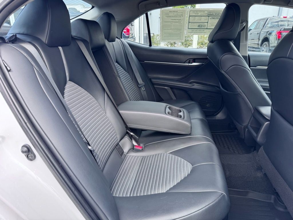 2021 Toyota Camry SE Hybrid