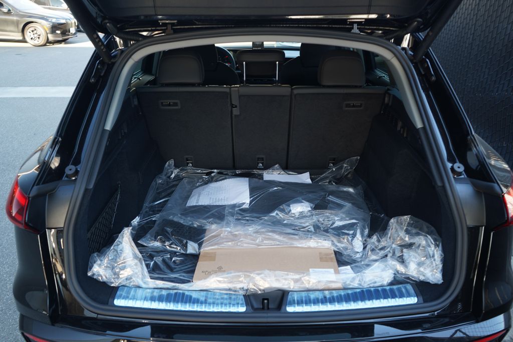 Thumbnail: 2025 Audi Q5 - 11