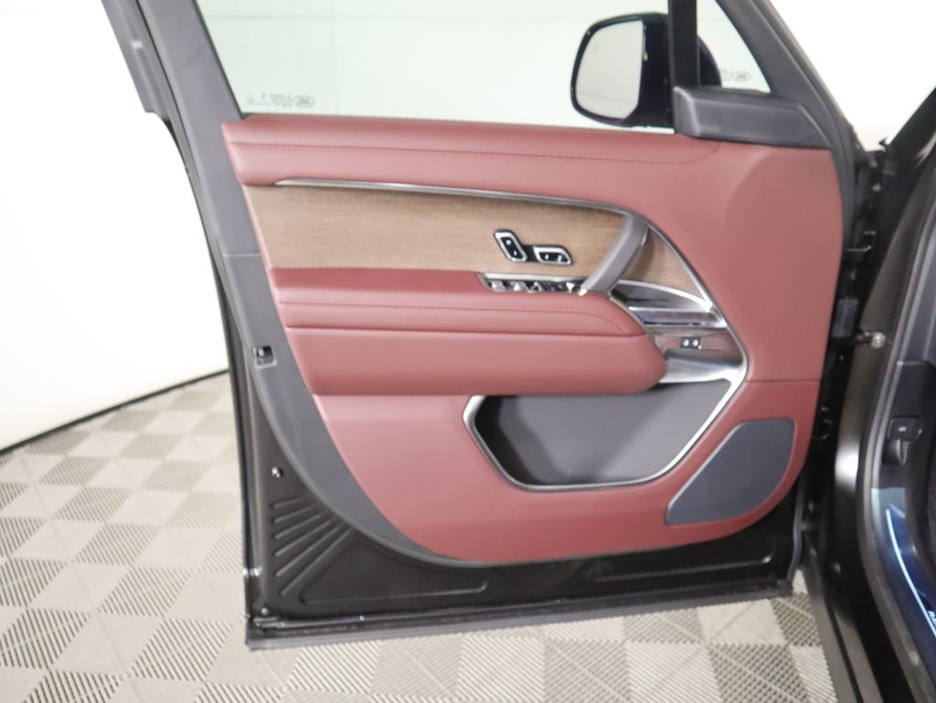 Thumbnail: 2025 Land Rover Range Rover - 26