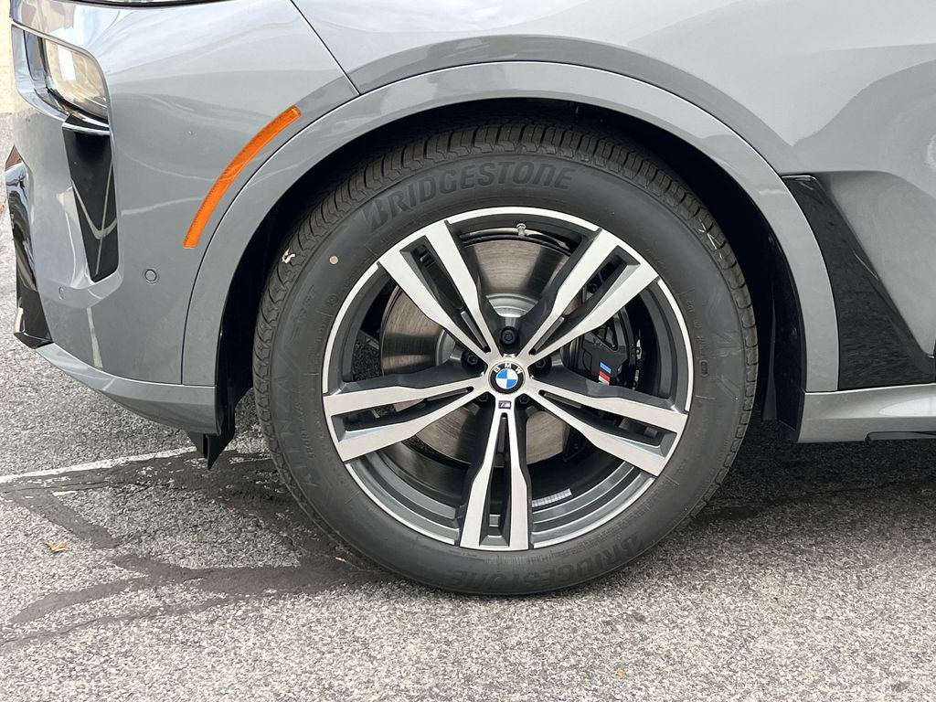 Thumbnail: 2026 BMW X7 - 10