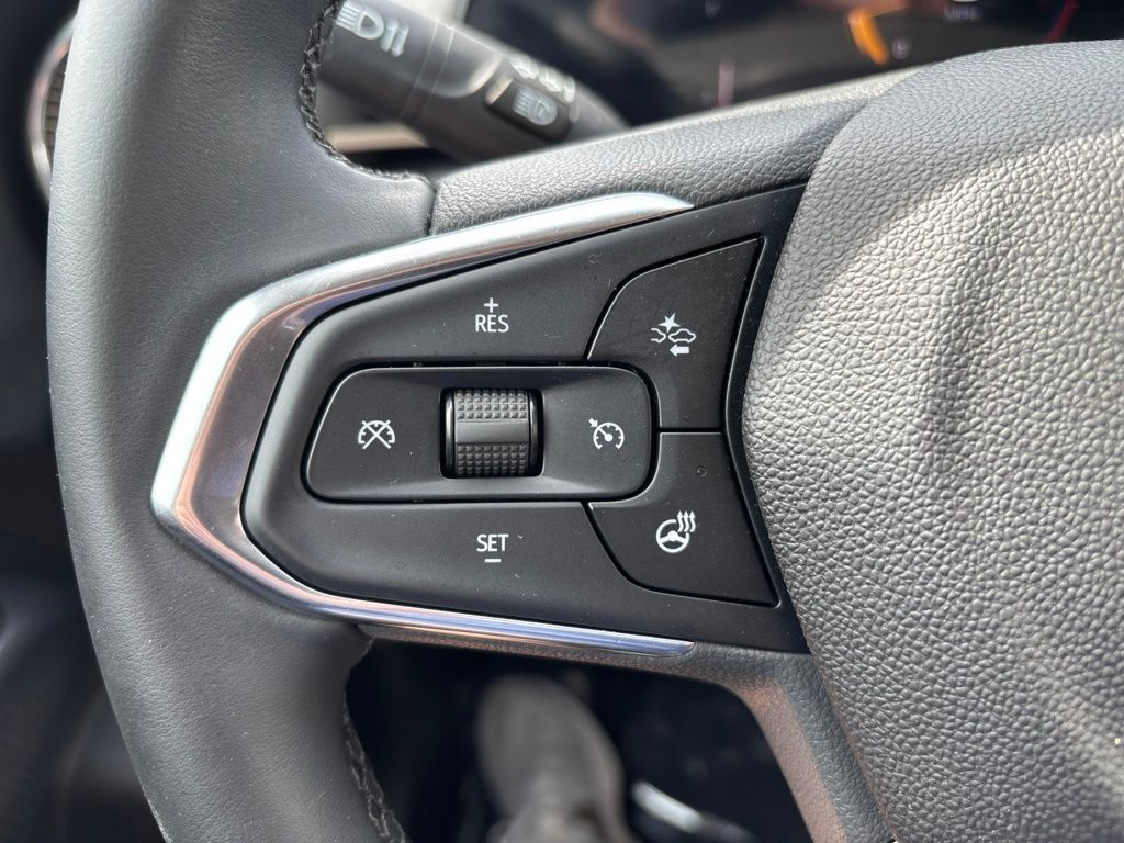 Used 2025 Chevrolet Trax SUV
