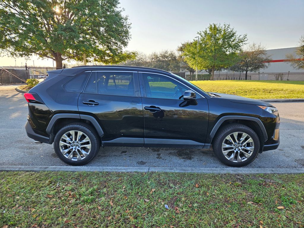 2021 Toyota RAV4 XLE Premium 6