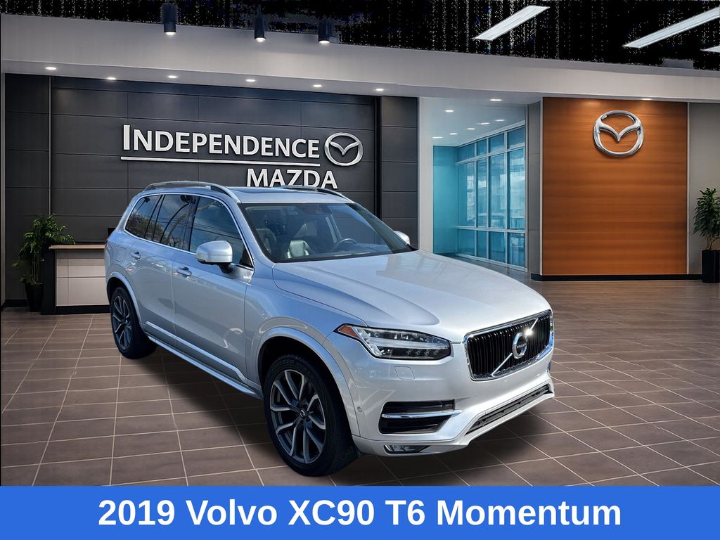 2019 Volvo XC90 T6 Momentum