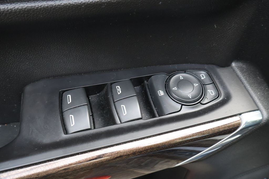 Thumbnail: 2020 Chevrolet Silverado 1500 - 16