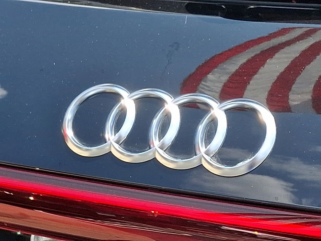 Thumbnail: 2022 Audi e-tron - 32