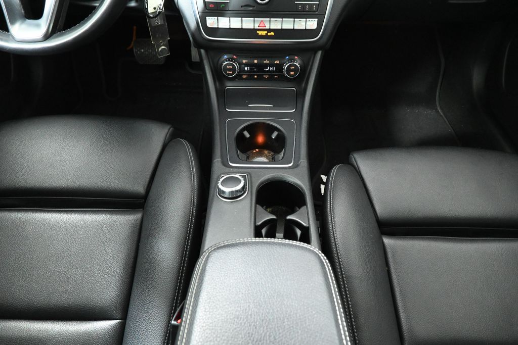 Thumbnail: 2020 Mercedes-Benz GLA - 25