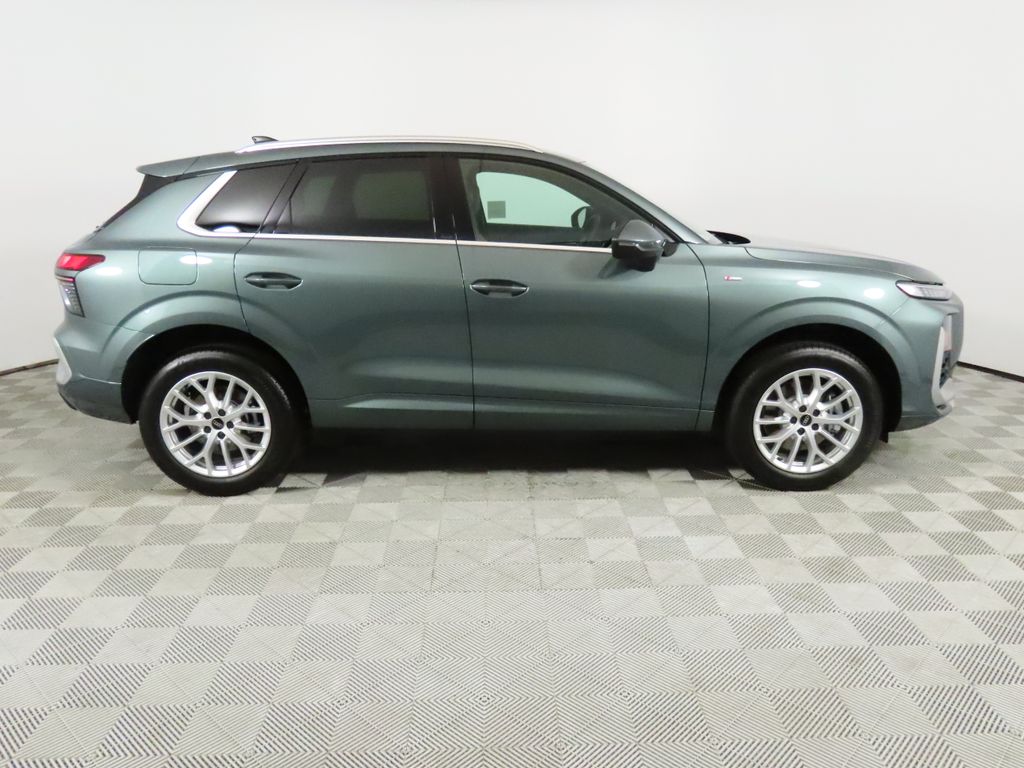 Thumbnail: 2026 Audi Q3 - 6