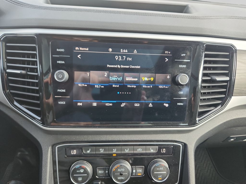 2022 Volkswagen Atlas 3.6L V6 SE w/Technology Silver at Subaru and VW of Moon Township