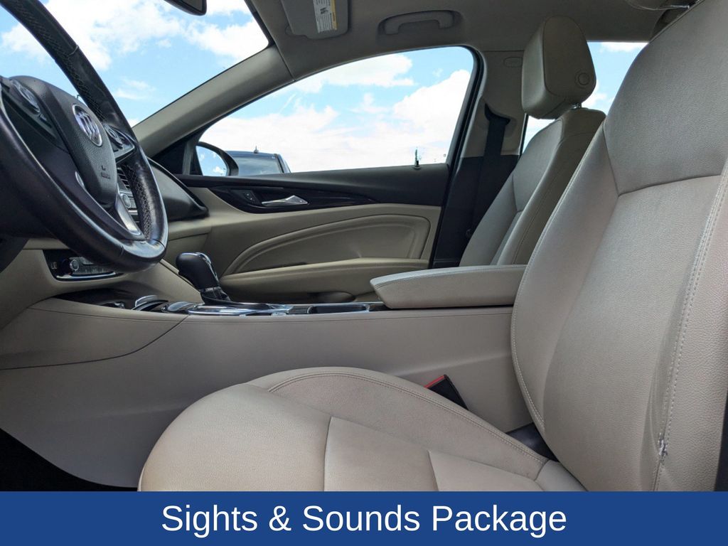 2018 Buick Regal TourX Essence