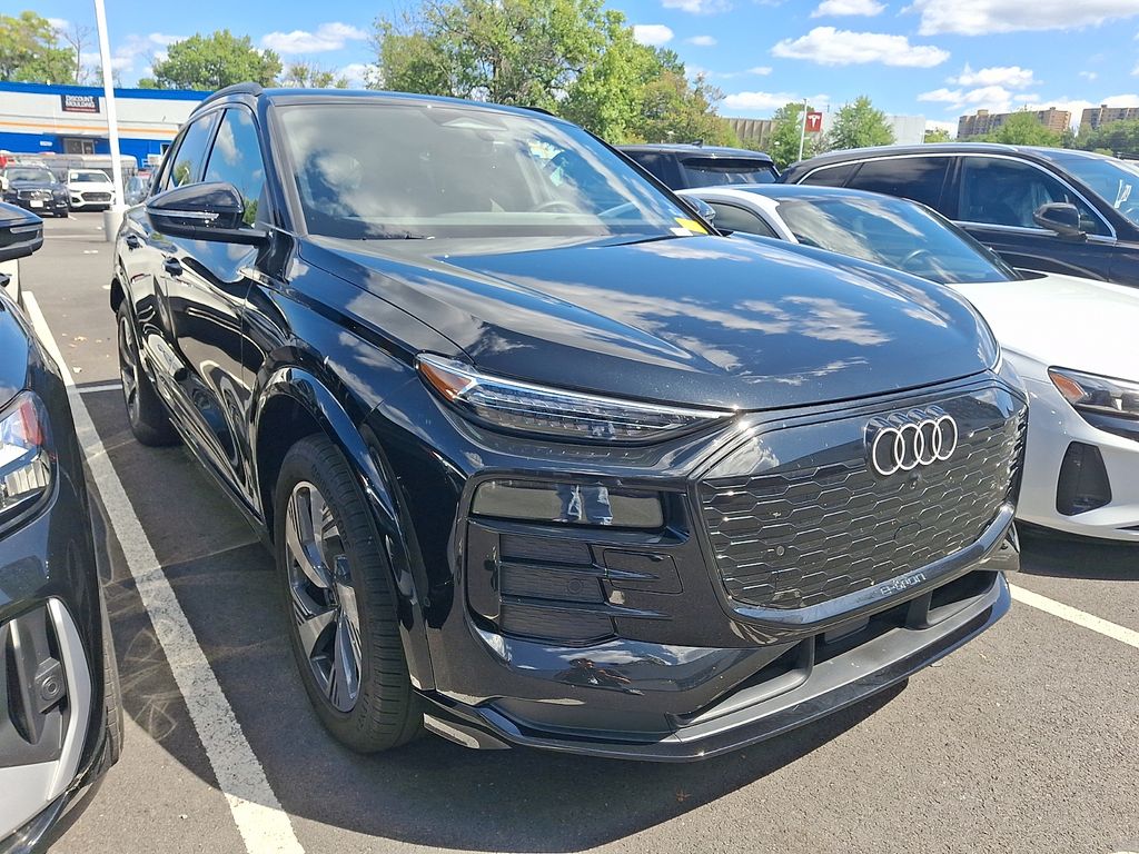 Thumbnail: 2025 Audi Q6 e-tron - 3