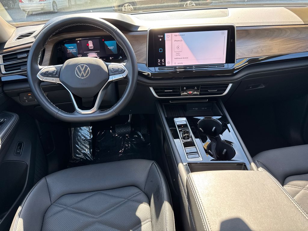 Used 2025 Silver Volkswagen 2.0T SE w/Technology image 23
