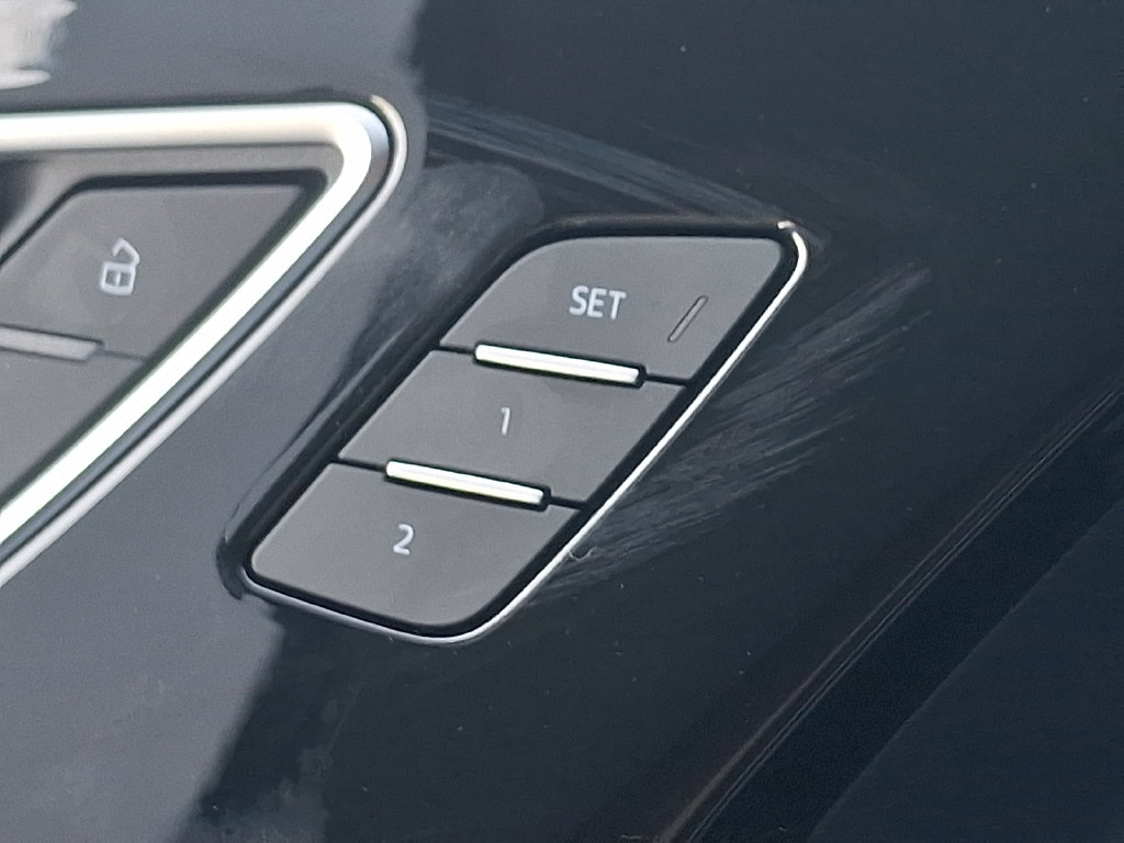 Thumbnail: 2023 Audi Q4 e-tron - 25