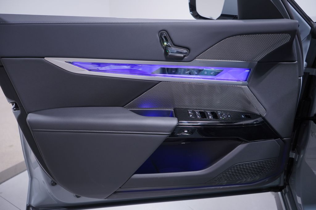 Thumbnail: 2026 BMW 7 Series - 16