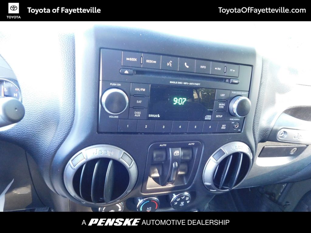 Thumbnail: 2015 Jeep Wrangler - 9