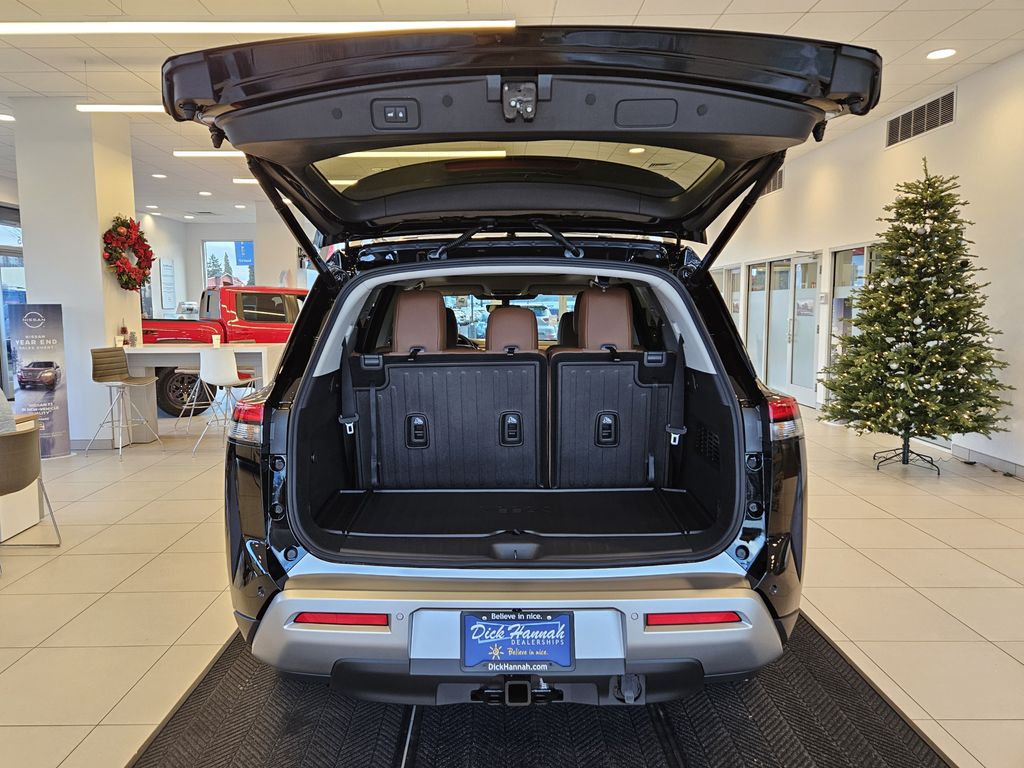 2025 Nissan Pathfinder Platinum