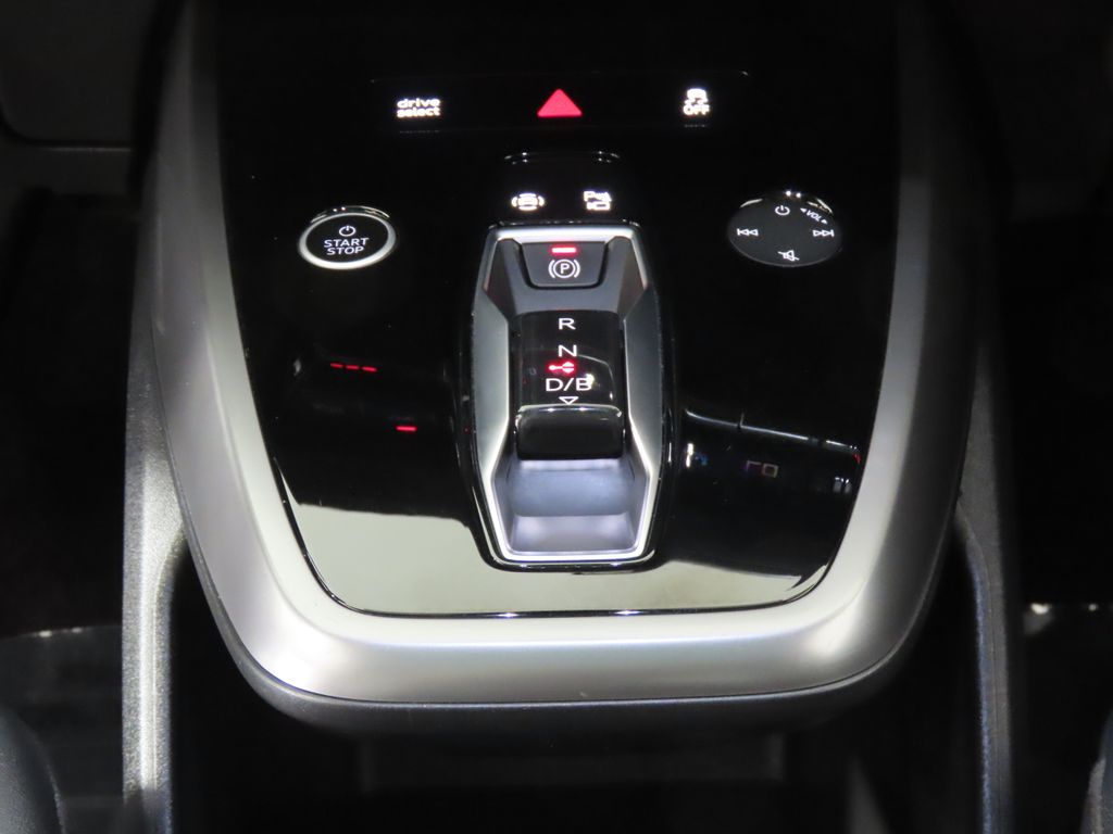 Thumbnail: 2023 Audi Q4 e-tron - 21