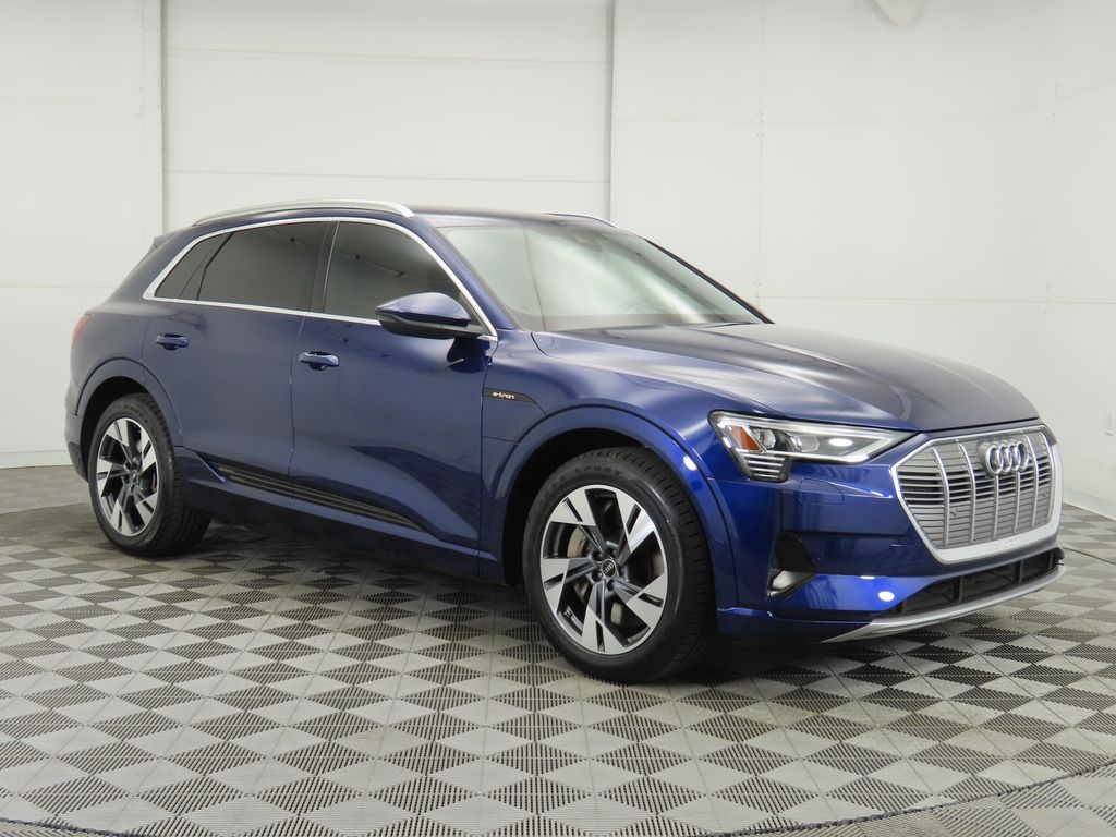 2022 Audi e-tron Premium 3