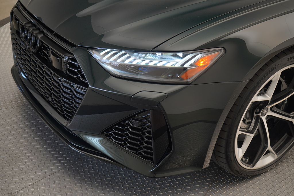 Thumbnail: 2025 Audi RS 6 - 9