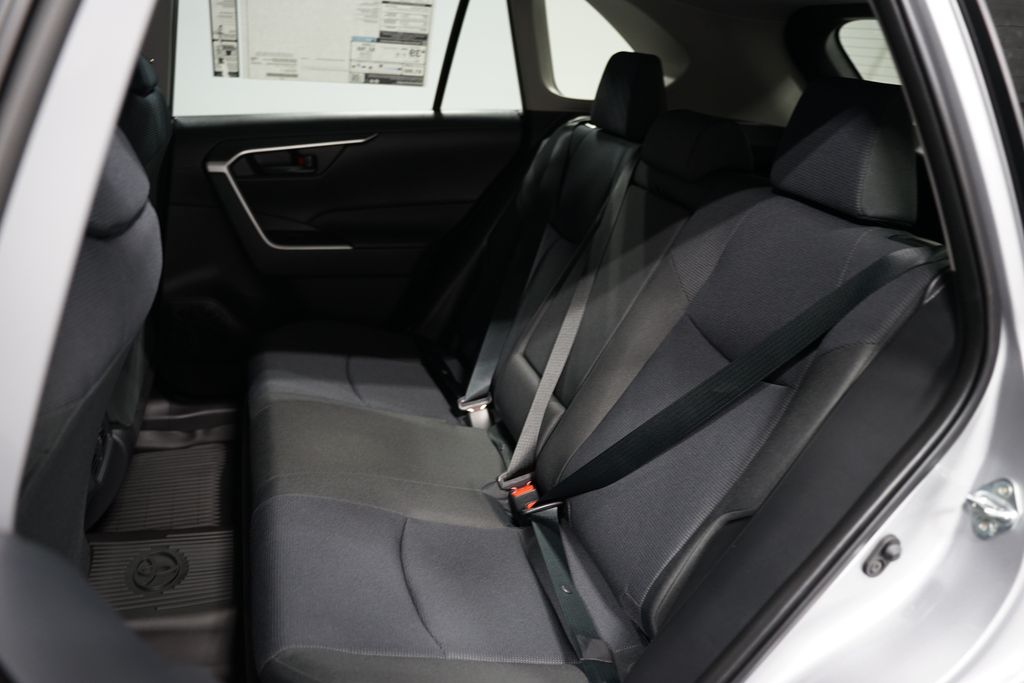2025 Toyota RAV4 LE 27