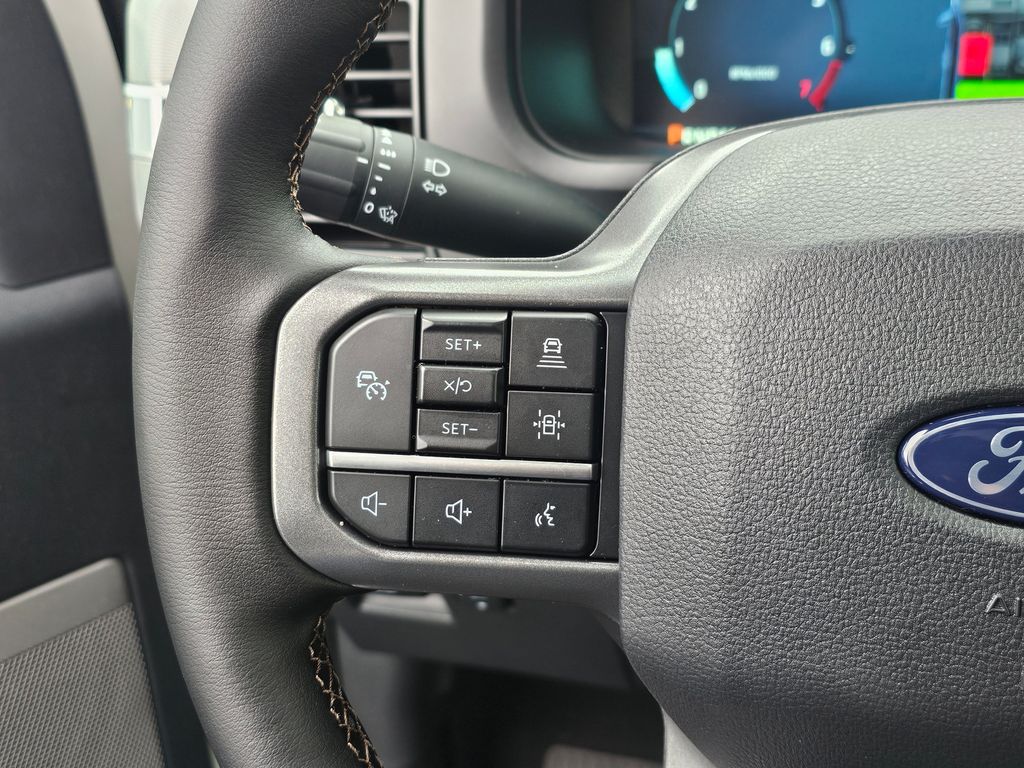 New 2025 White Ford Lariat image 31