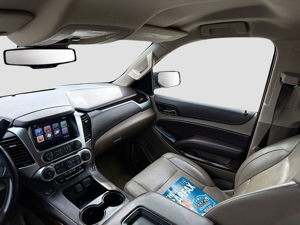 2019 Chevrolet Suburban LT - Photo 21