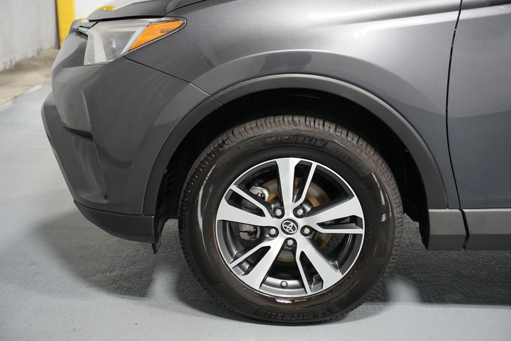 Thumbnail: 2017 Toyota RAV4 - 5