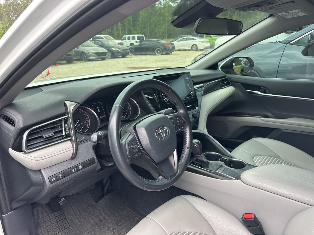 2022 Wind Chill Pearl Toyota Camry SE FWD Sedan