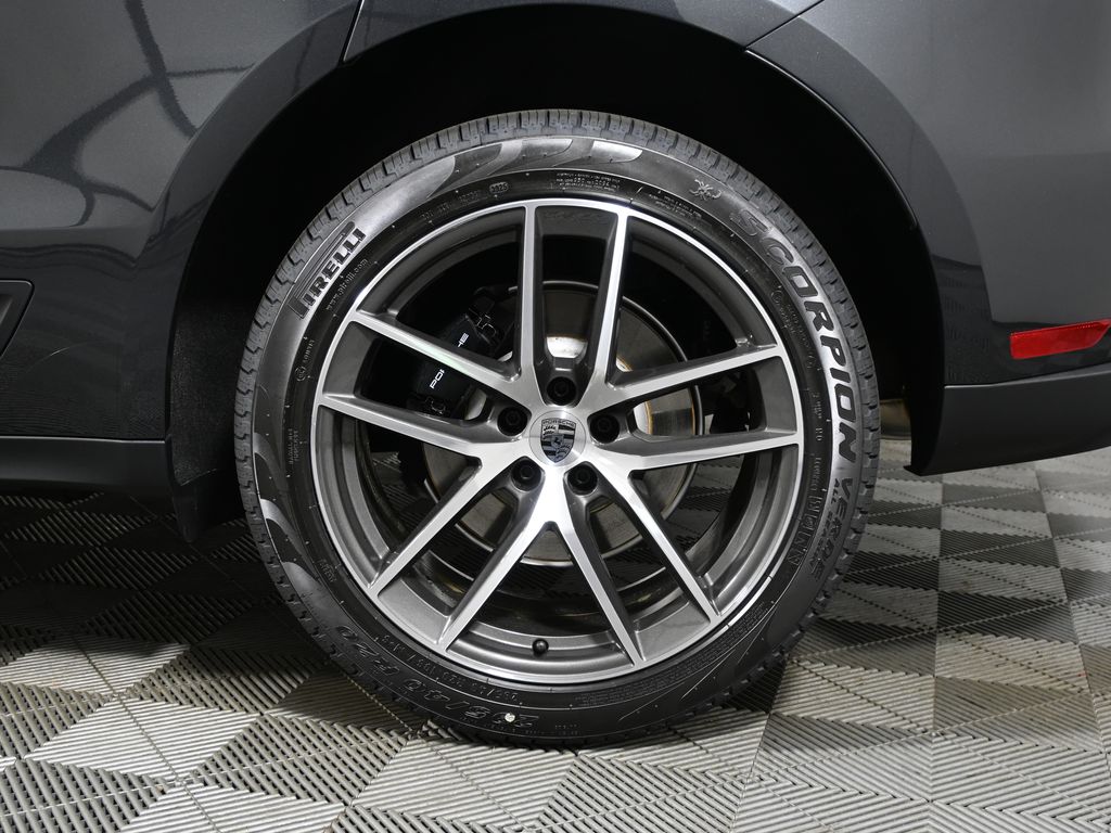 Thumbnail: 2026 Porsche Macan - 12