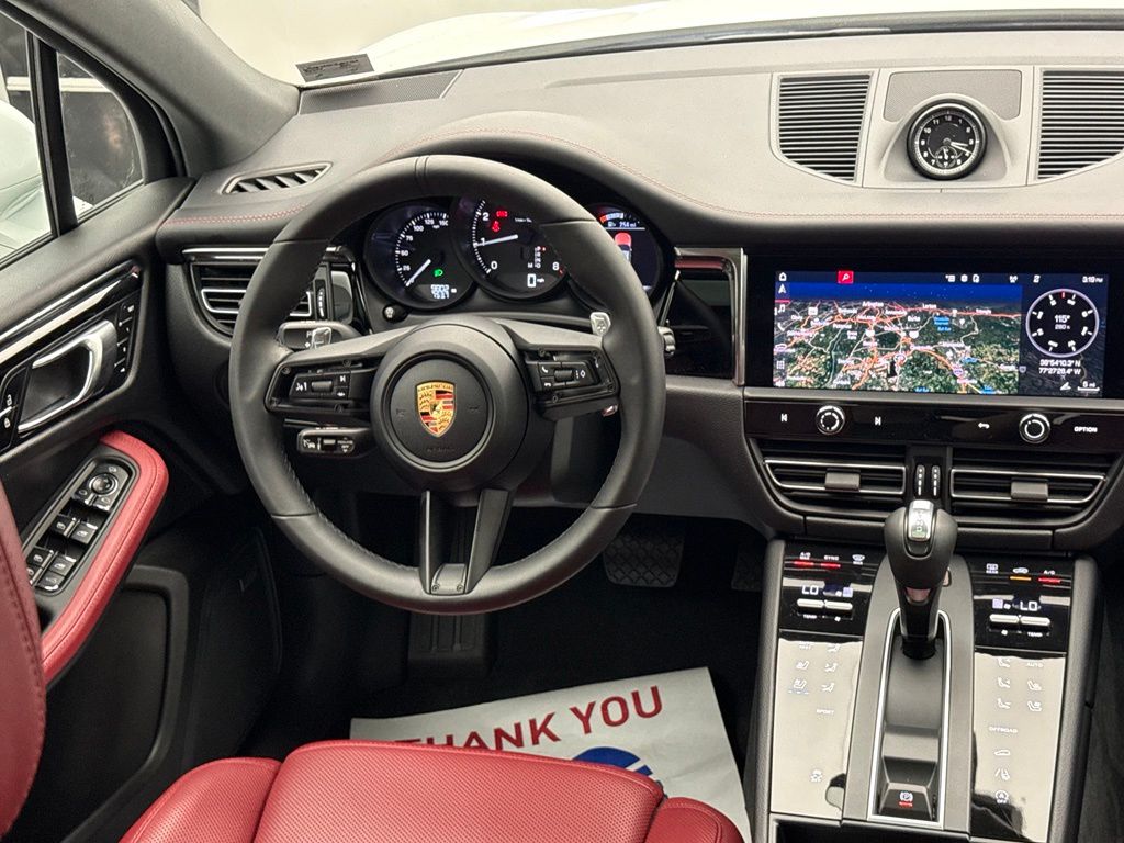 Thumbnail: 2026 Porsche Macan - 31