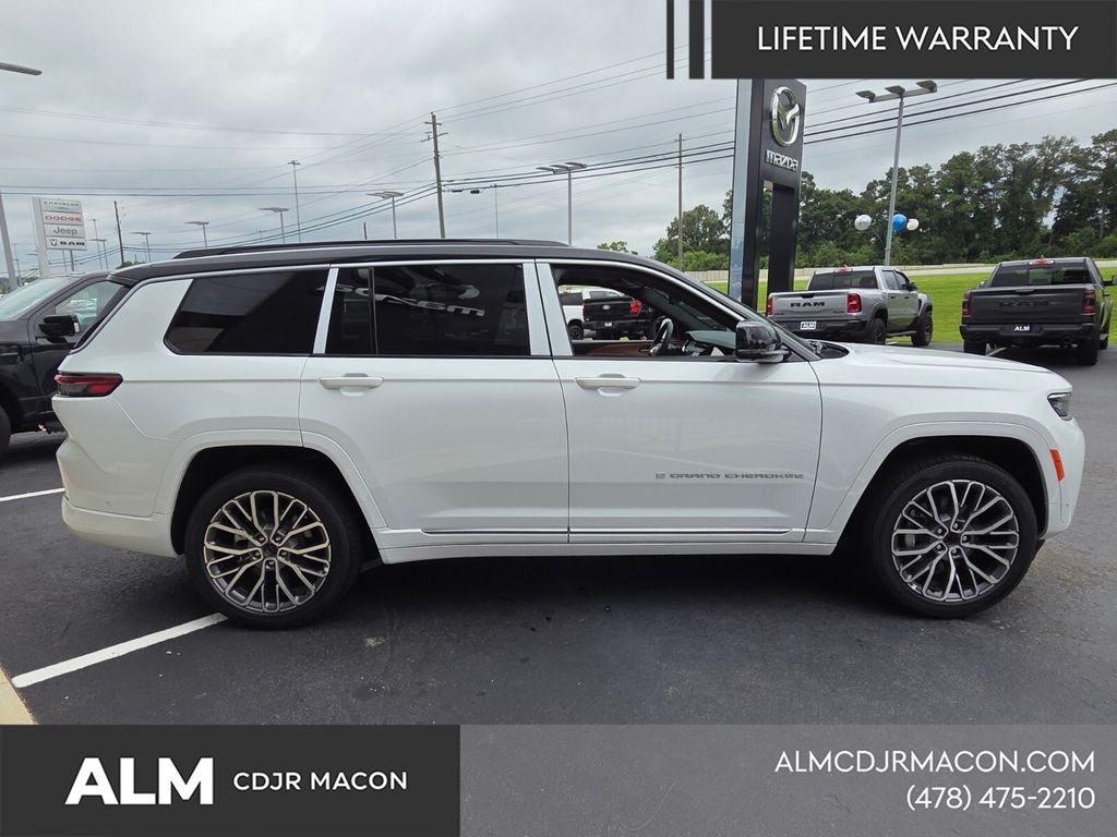 New 2026 Bright White Clear-Coat Exterior Paint Jeep Summit image 15