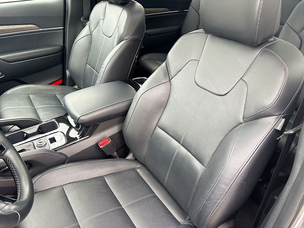Used 2022 Silver Kia SX image 21