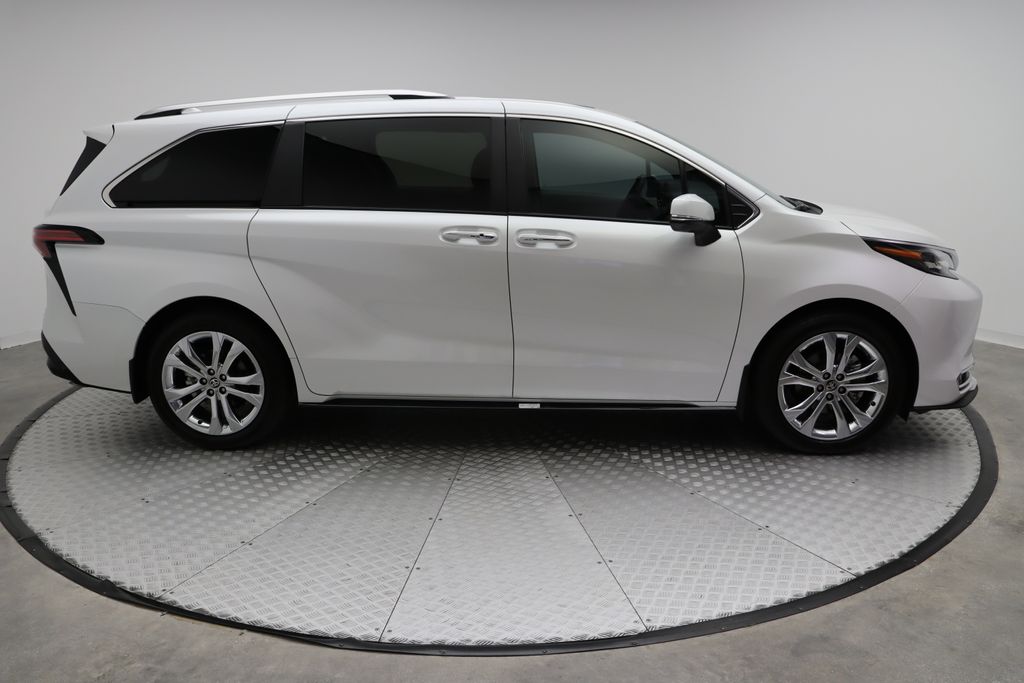 2024 Toyota Sienna Platinum 7